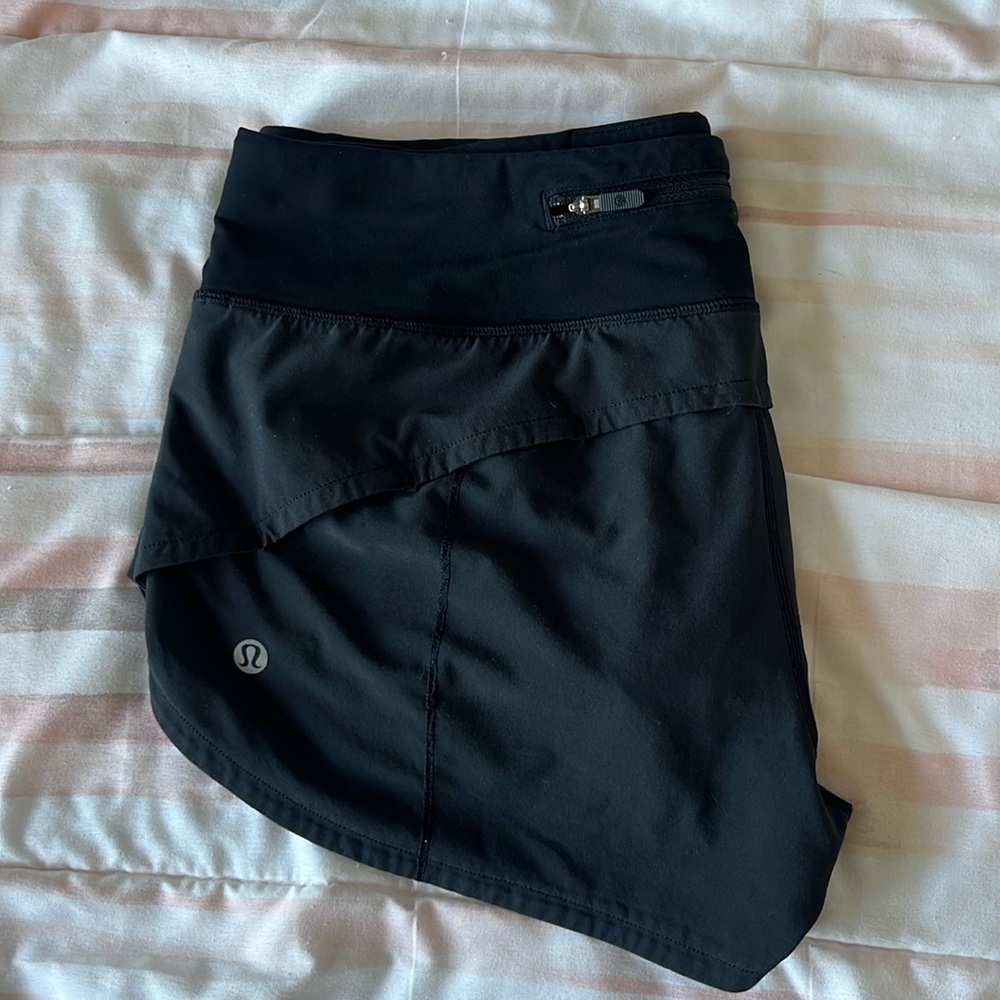 black lululemon shorts
